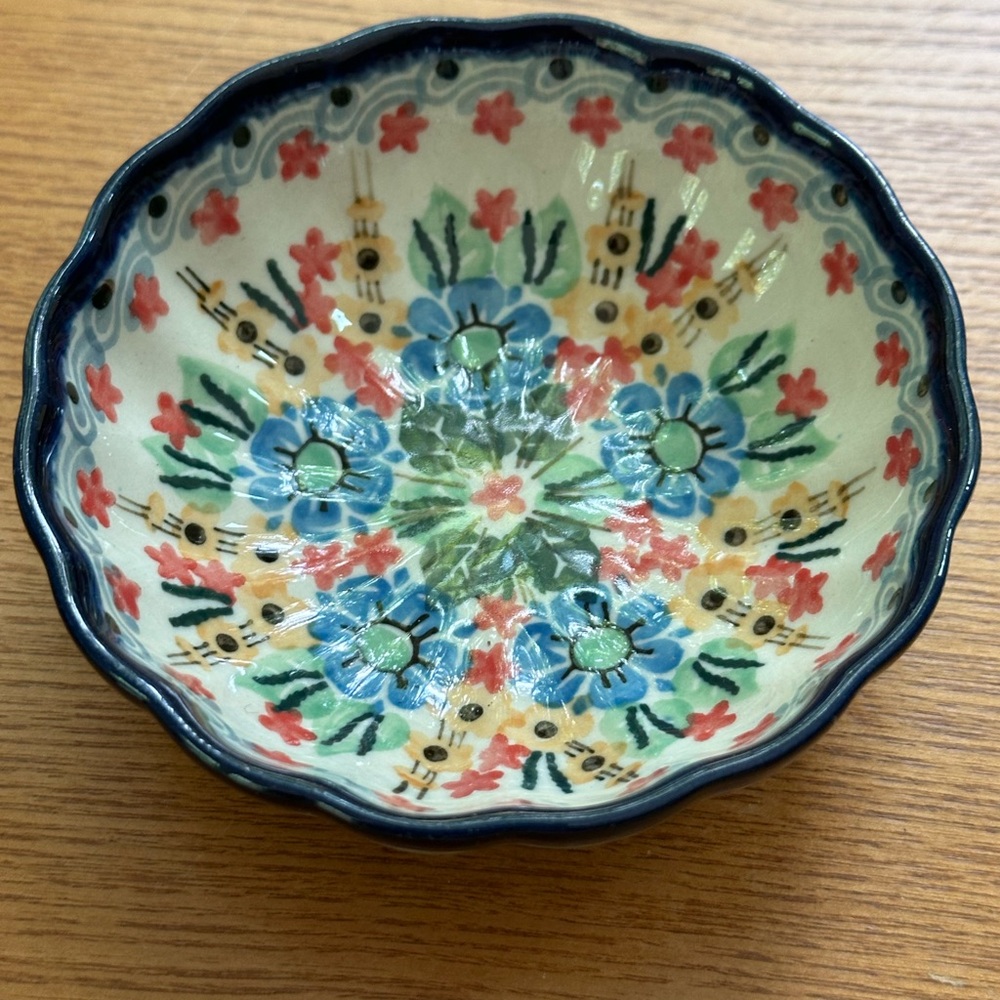 Stunning Unikat Polish Pottery Scalloped Fluted Bowl by M. Starzyk Mint